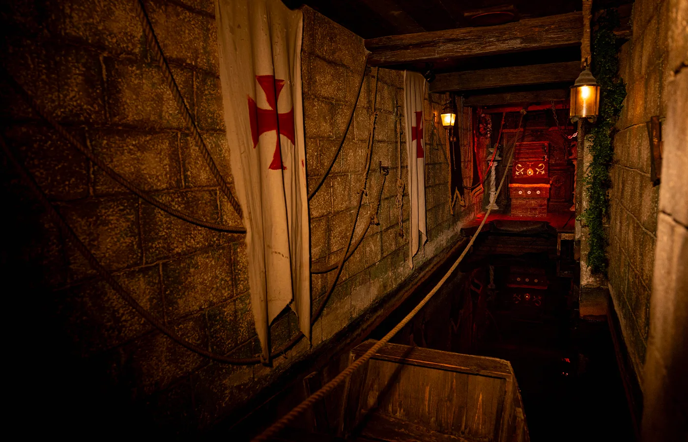 Grotte aménagée pour un tournage